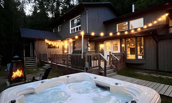Sainte-Lucie-des-Laurentides House | Lake house, 5BR with sandy beach, SPA and fire place