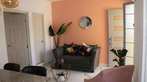 Comitan de Dominguez Apartment | LA CASA AMARILLA, centrica, barrio local.