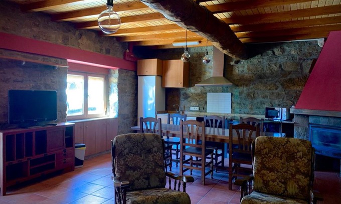 Berlanga del Bierzo House | La casa de la valla azul (San Miguel de Langre)
