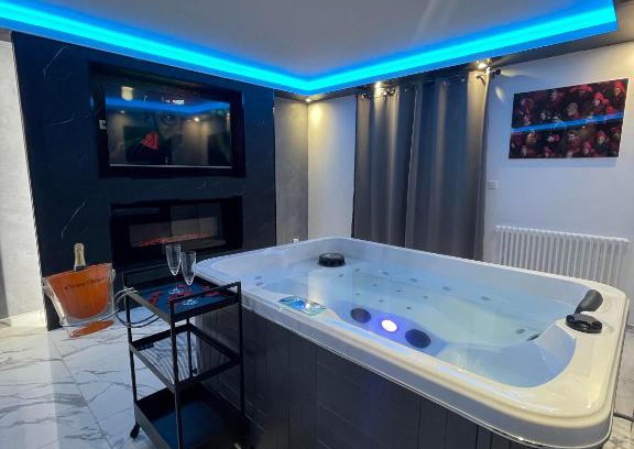 Melun House | La Casa de Lové Suite Jacuzzi