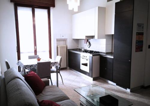 Arcore Apartment | La Casa di Sabasan - Station 350m - Wifi e Parking Free