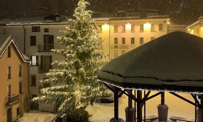 Ponte di Legno Apartment | la casa in piazza - cozy apartment in pedestrian area, slopes just a few minutes away