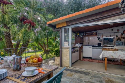 Albenga Apartment | La Casetta Sull'Albero 900m from the sea - Happy Rentals