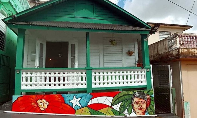 Juncos House | La Casita de Abuela ~ 5★ Location, ♛Queen Bed, A/C