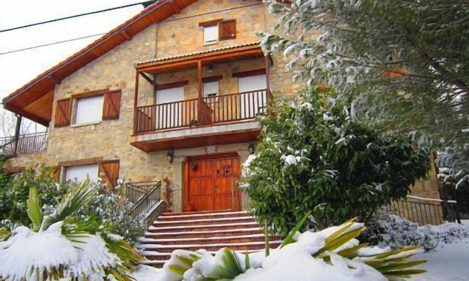 Hoyos del Collado House | La Casona de Collado
