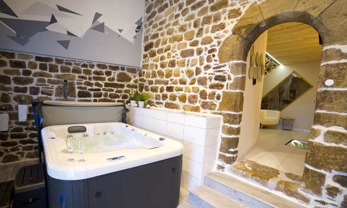 Recoules-Previnquieres Cottage | La Cazette: unusual romantic suite with private spa