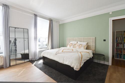 Saint-Laurent Bed & Breakfast | La chambre de Sam - Chambre lit 180 avec SDB privée proche centre ville