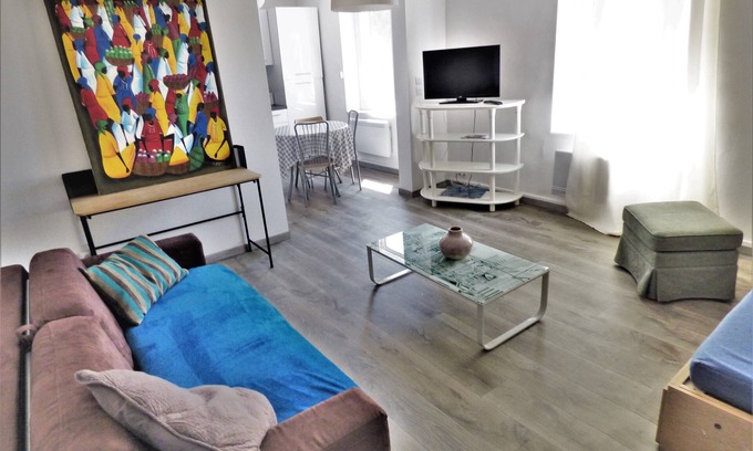 Beziers City Centre Apartment | "La Clé des champs"-T2 (42m2)-Garage optional-Meublé tourisme* (furnished holiday home)
