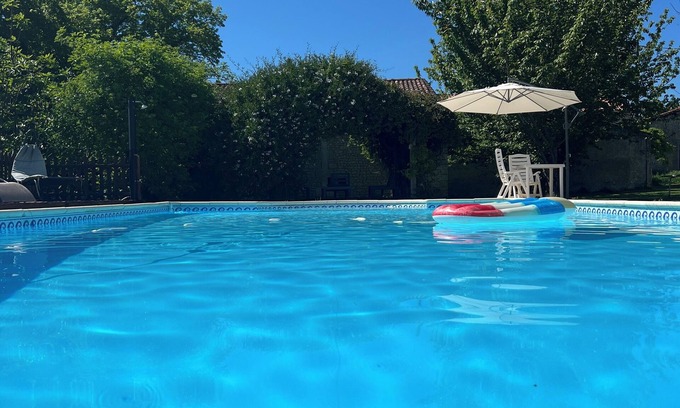 Saint-Romain Cottage | La Colline de Tilleul - beautiful cottage near Aubeterre with pool 4 Star Rated!