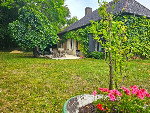 Beaumont-Pied-de-Boeuf House | La Crocherie : Gîte des Elfes - Free Wifi & Smart TV