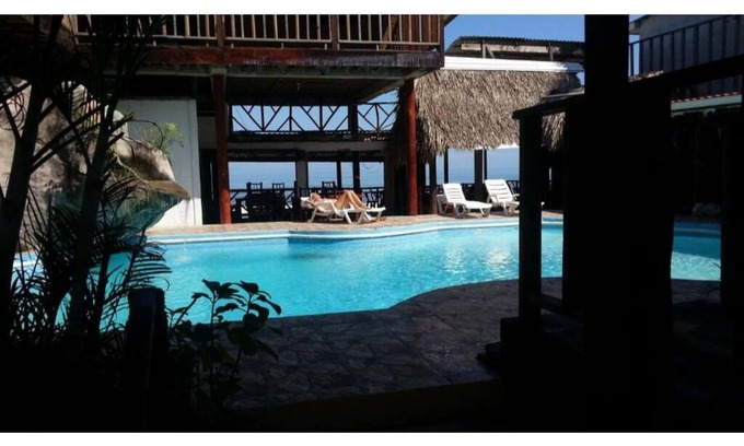 Corozal Hotel | La Delphina Bed and Breakfast Bar and Grill Family Room