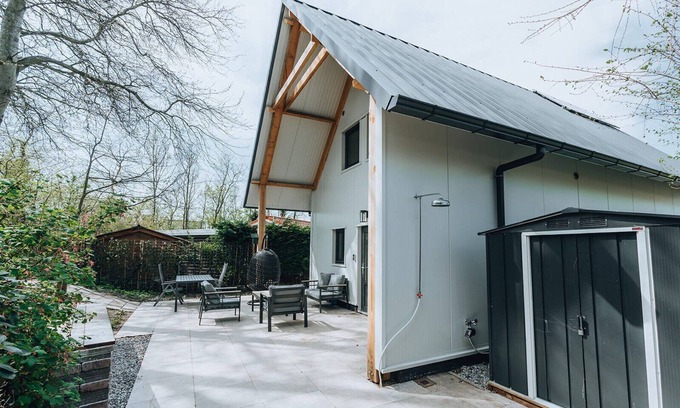 Ouddorp House | La Folie': a large, elegantly furnished holiday home with plenty of privacy at the back of a green family park.