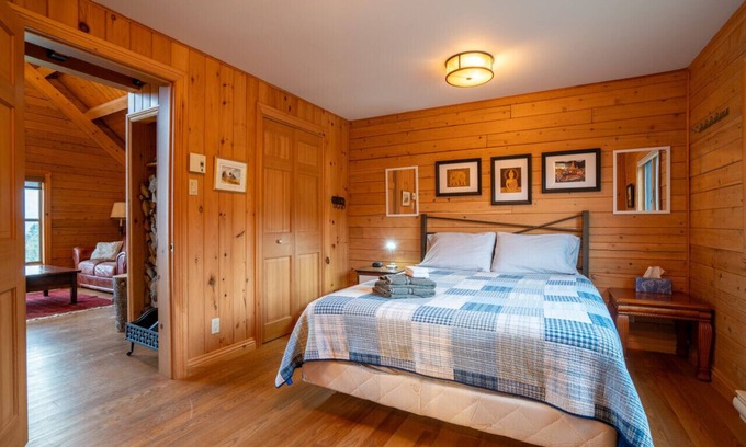Notre-Dame-Des-Bois Apartment | La Grande Ourse | Hot Tub | Scenic View | Foosball