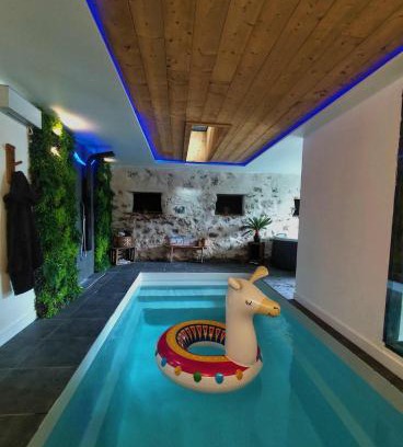 Lathuile Apartment | La Grange Piscine Indoor Pool and Spa Lake Annecy