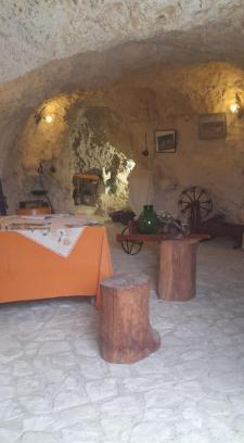 San Pio delle Camere Bed & Breakfast | La grotta di nonno Vittorio