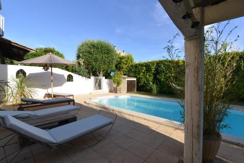 Saint-Victor-la-Coste House | La Lézarde, chambre d'hôte, piscine, salle d'eau privatif, café ou thé offert le matin