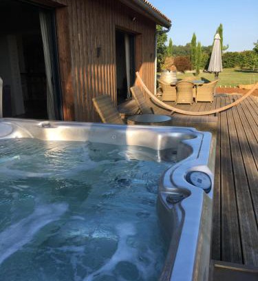 Morizes House | La Longère de Chillac campagne chic jacuzzi