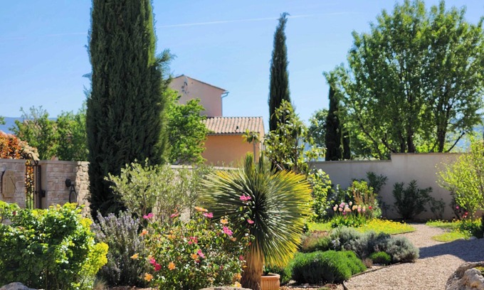 Croagnes Villa | La Maison des Vacances Lub'heureux. With swimming pool, in the heart of the Luberon!