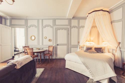 Poitiers Apartment | La Maison de la Liberté Suite Jeanne Barret