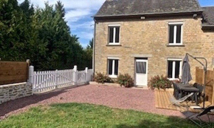 Clecy House | La Maison Fuchsia