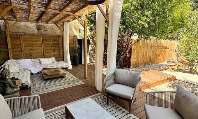Talairan House | La Maison Près de la Fontaine