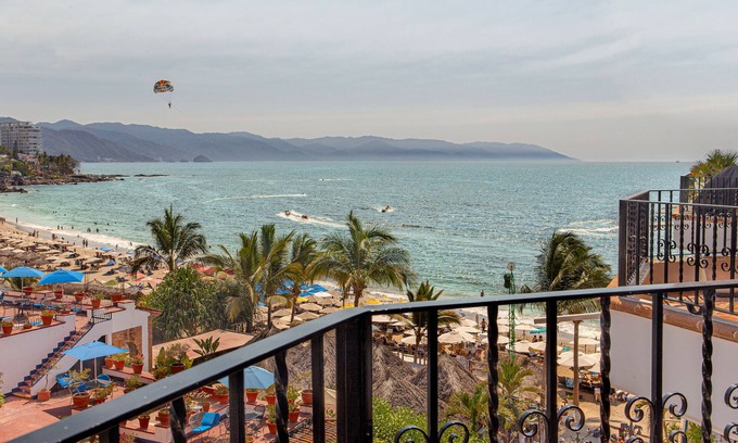 Amapas Condo | La Palapa beachfront fully renovated condo! In the heart of the Romantic Zone.