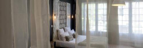 Saint-Lazare-Les Avenues Bed & Breakfast | La Parenthese du Rond Royal
