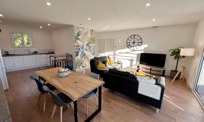Saint-Clement-de-Riviere Apartment | la Pascaline
