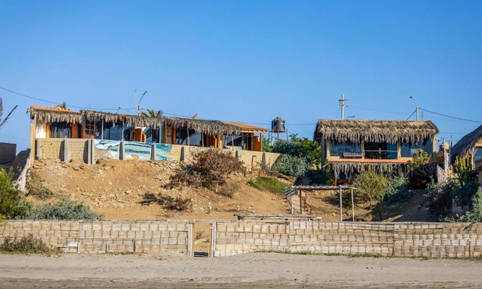 Lobitos Hostel | La Punta Hostel