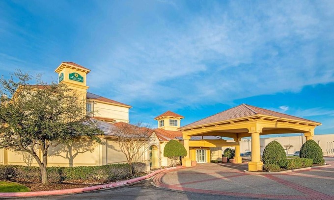 Sherman Hotel | La Quinta by Wyndham Sherman