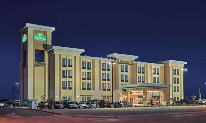 Carlsbad Hotel | La Quinta by Wyndham Carlsbad