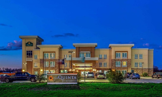 Luling Hotel | La Quinta by Wyndham Luling