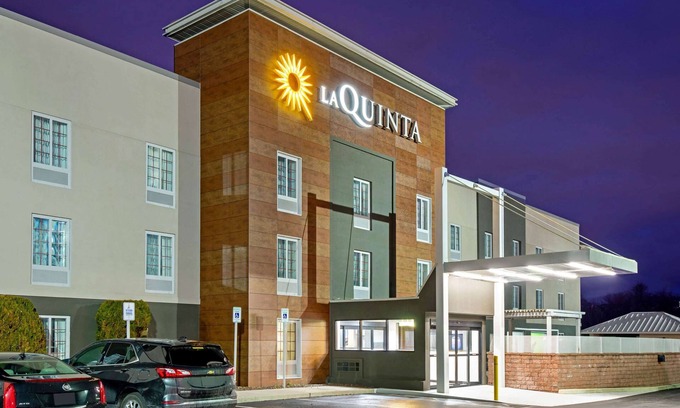 New Cumberland Hotel | La Quinta Inn & Suites by Wyndham New Cumberland-Harrisburg