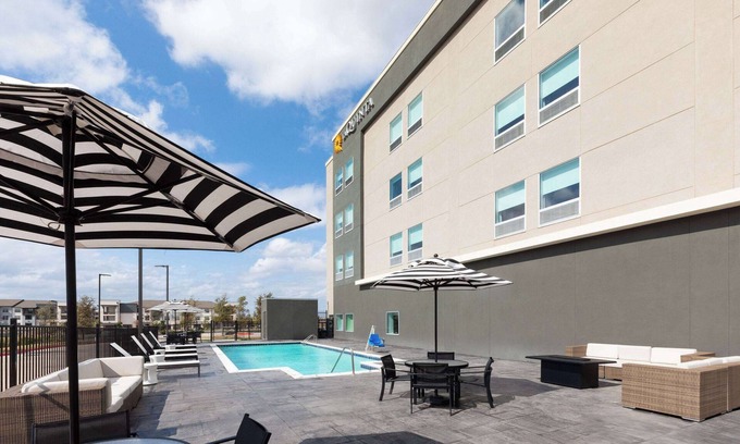 McNeil Hotel | La Quinta Inn & Suites by Wyndham Austin Parmer/Tech Ridge