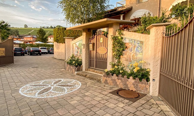 Vergne House | La Rosa Gialla
