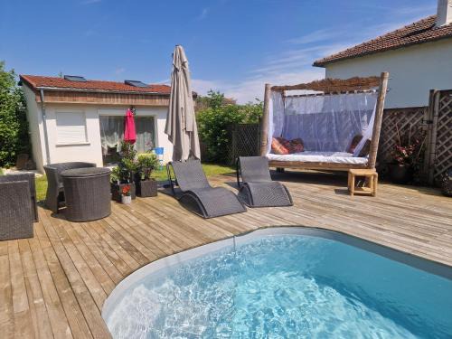 Orry-la-Ville House | La sérénité Balinaise, chambre et sdb privée, jardin , piscine en saison, près de Chantilly, parc Astérix et CDG et Paris en 20'