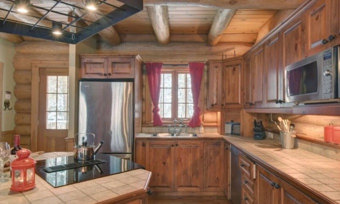 Saint-Faustin-Lac-Carre Cabin | La Tanière Mt Blanc | Hot Tub | Sleeps 8