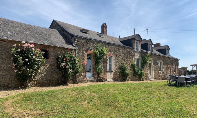 Longuefuye House | La Touche et son Pressoir, 13 rooms, 11 bathrooms and indoor swimming pool (April to Oct)