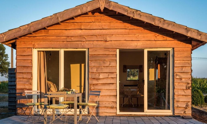 Torhout Bed & Breakfast | La Vie en Rose - a fully equipped pet friendly contactless house with fenced garden between the fields