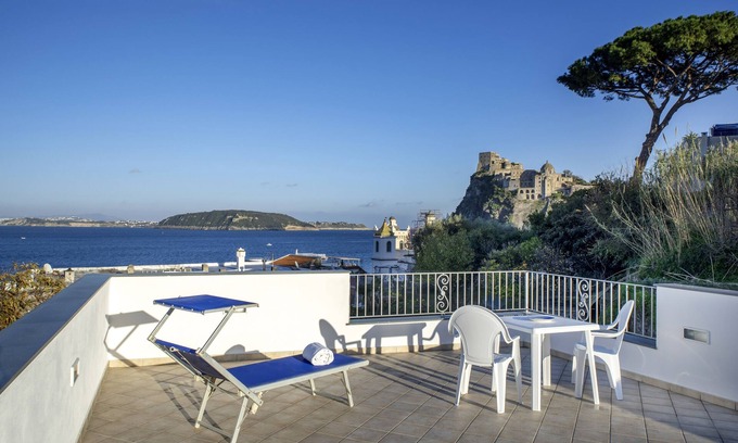 Ischia Porto Apartment | La Vigna Rooms