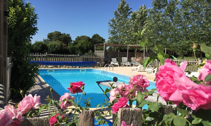 Hanc House | La Vigne- Beautiful 2 bed converted barn with shared Swimming Pool.