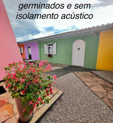 Nova Veneza House | La vita hospedaria studio amarelo