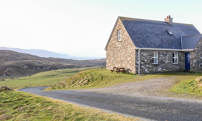 Naran Cottage | LACKAGHMORE COTTAGE, pet friendly in Portnoo, County Donegal