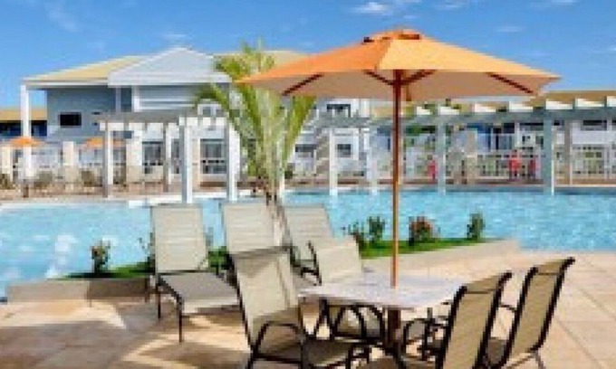 Jardim Paraiso Apartment | LACQUA DI ROMA - WAVE POOL AND KITCHEN WITH STOVE