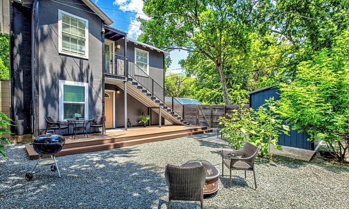 East Cesar Chavez House | Lady Bird Sanctuary – A Chic Stay in an Unbeatable Austin Location!