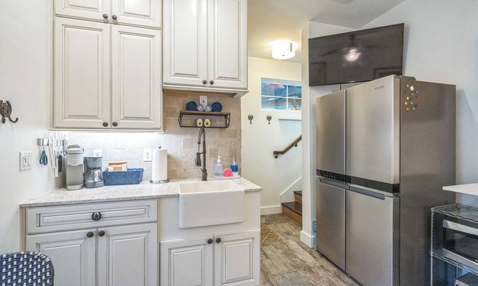 Holly House | LadyBird Delight. Paddleboards Included. Walk to ATX faves