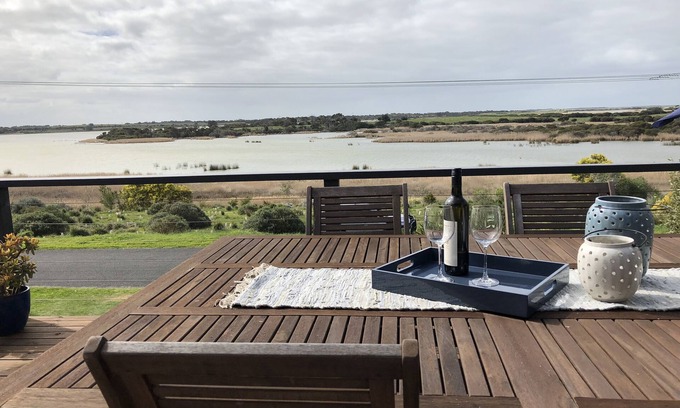 Alexandrina House | Lagoon View Lodge - a waterfront retreat
