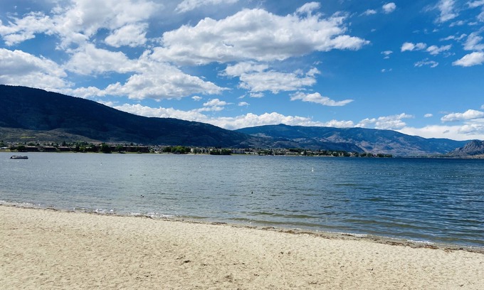 Okanagan-Similkameen House | Laguna Beach Villa- Incredible location, steps to beach, park, pubs, restaurants