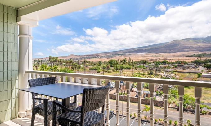 Historic Lahaina Front Street Apartment | Lahaina Shores 504: West Maui Mountain View