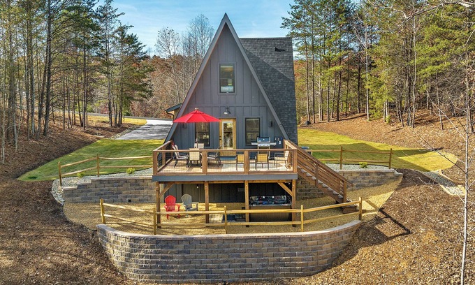 Mill Spring Apartment | Lake Adger, LUXE Lakefront, Private Dock, Kayaks, HotTub, FirePit